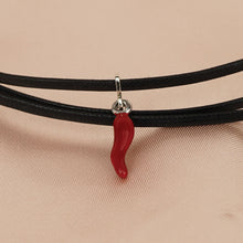 Choker in cordone cerato nero  con cornetto portafortuna in argento 925